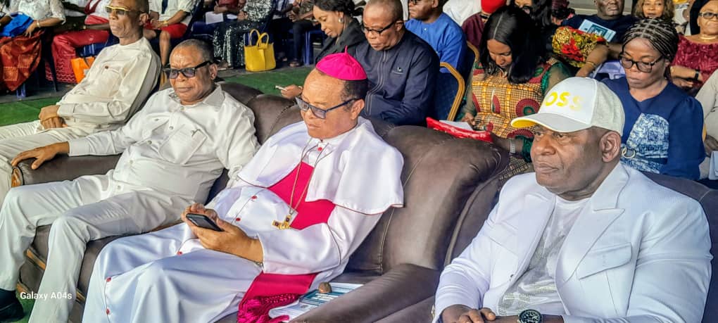 Chief Jerry Chukuweke,Chairmaan of the occasion(Left),Most Rev. Dr. Lucius Iwejuru Ugorji, Archbishop of Owerri Archdiocesea(Middle),Hon Cosmus Iwu,Secretary to Imo Government(Right) during unveiling of OASS,recently.