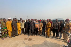 Elders and youths of Mboke Dindi Ihiagwa after their meeting, recently.